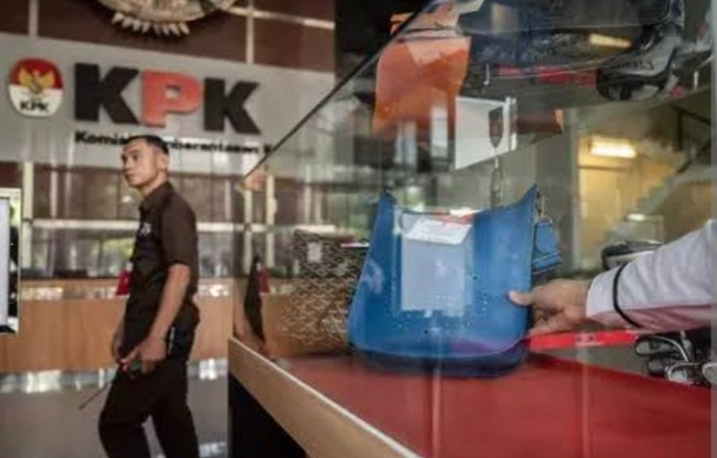 Ilustrasi barang rampasan dari koruptor yang pernah dilelang KPK. [Int]